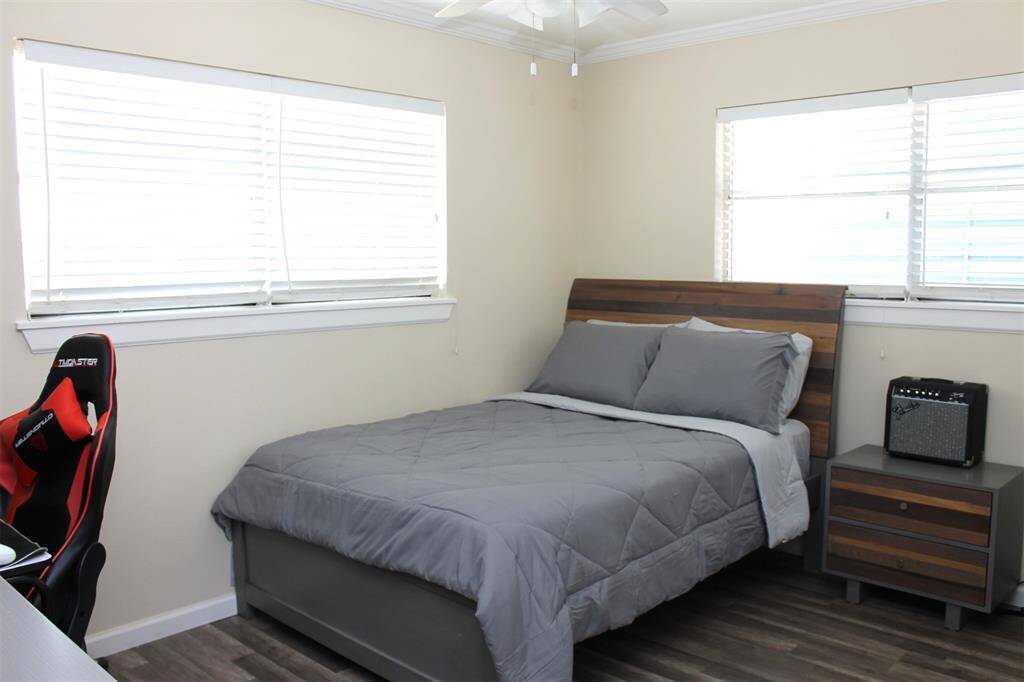 Secondary bedroom