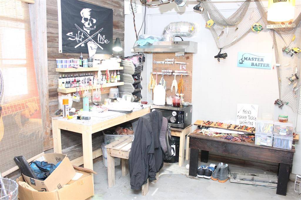 fishermen...just for you ..Your own bait room