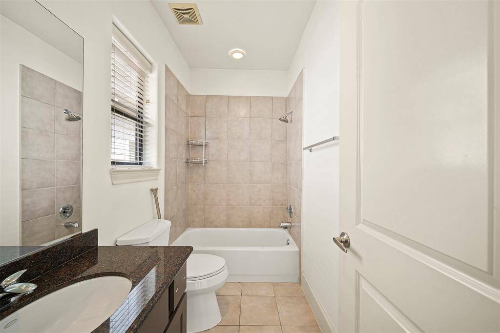 Private bath for 3rd bedroom