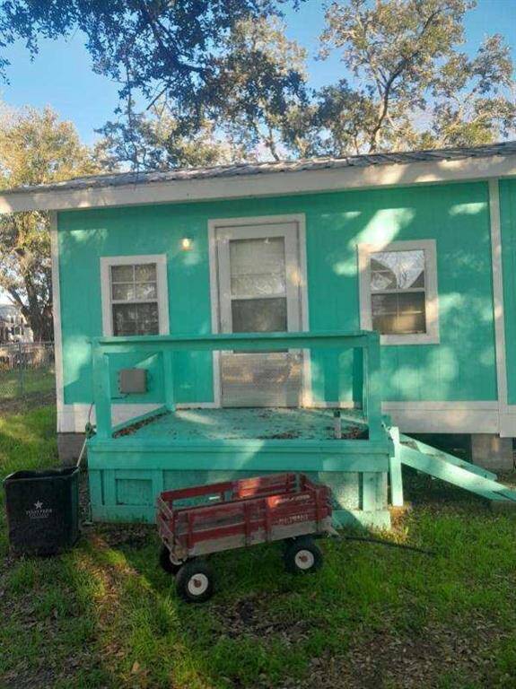 Tenant occupied. Investors delight four rental units. Live here and operate your own RV mini park. sp0aces for 6 Rv's or tiny homes. At this price tiny homes inlcuded.