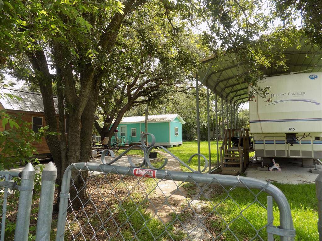 A nice shade tree at the front of the property!