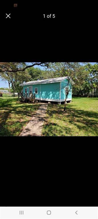 Cute as a button! Income producing cottage!