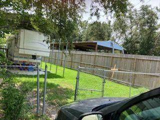 Fenced yard!