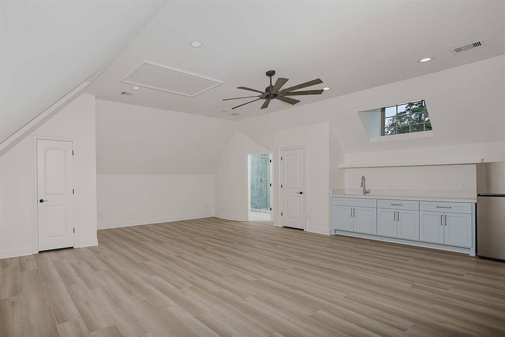 Separate apartment above the garage with kitchenette, full bath and closet - would make an excellent bedroom, golf simulator room, additional game room, or gym!