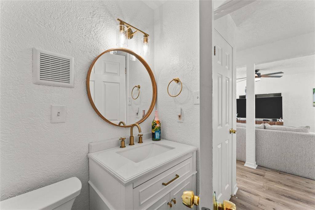 1/2 bath looking to Living Room
