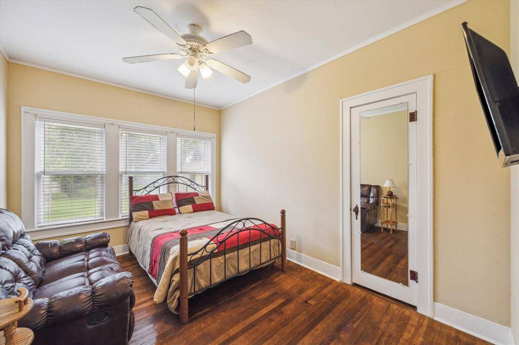 Spacious and bright, this guest room fits a bed, recliner, and more with ease. Three windows bring in great natural light, and there’s a full closet behind the door.
