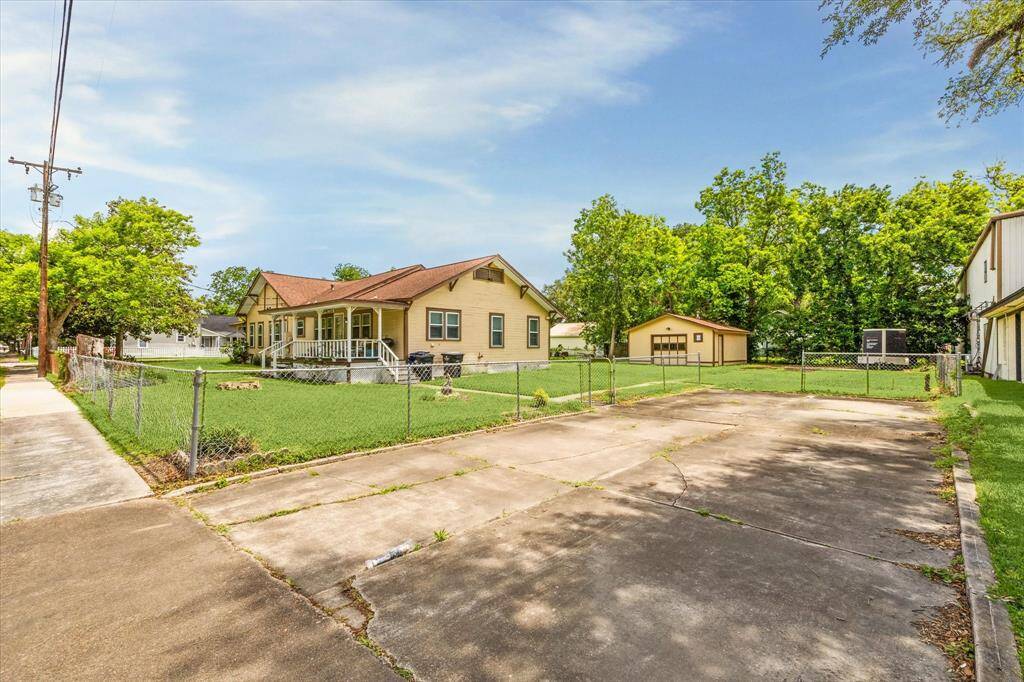 Side entrance driveway offers plenty of parking, with easy access to the home and garage—room to expand if desired!