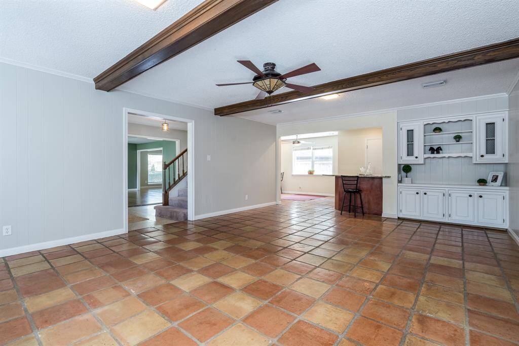 The space open to the breakfast and entry.