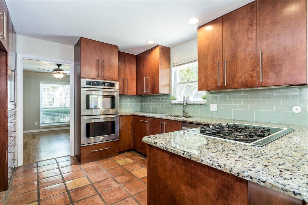 The remodel includes the mixed electric and gas Thermador cooktop. Plus double ovens!