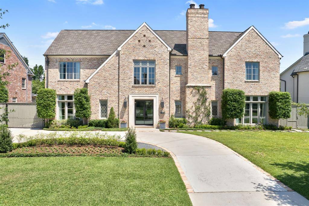 A striking blend of timeless architecture and refined landscaping, this stately brick home commands attention in the heart of Tanglewood. From the symmetrical facade to the elegant entry, every detail reflects classic design and exceptional curb appeal.