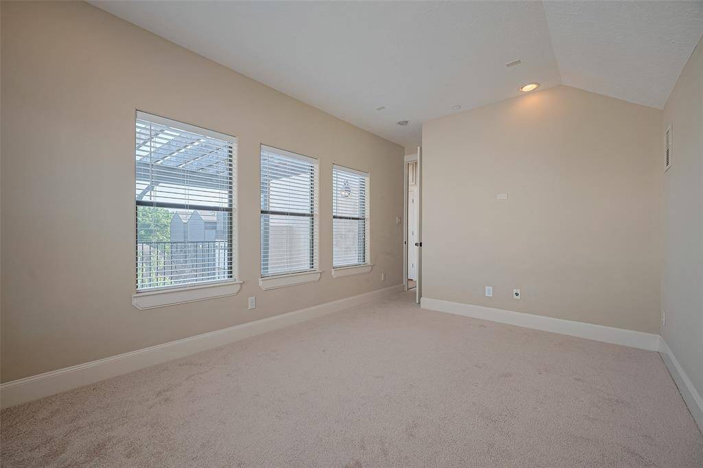 Extra room/Media room @4th floor overlooking Terrace with fireplace