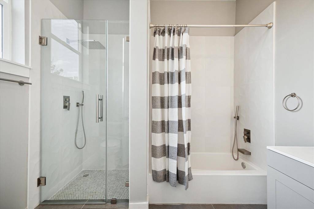 First floor en-suite bath w/ tub and walk-in shower
