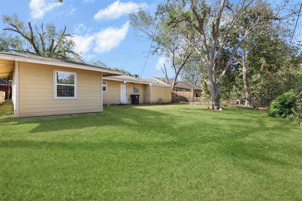 Spacious backyard