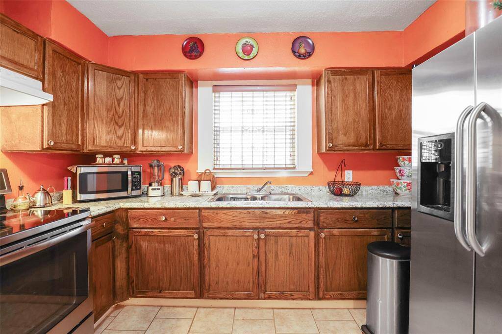 Spacious kitchen