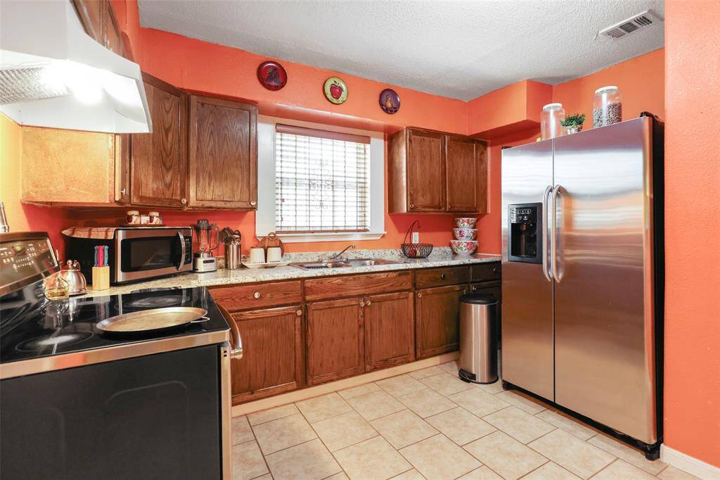 Plenty of cabinets in the kitchen