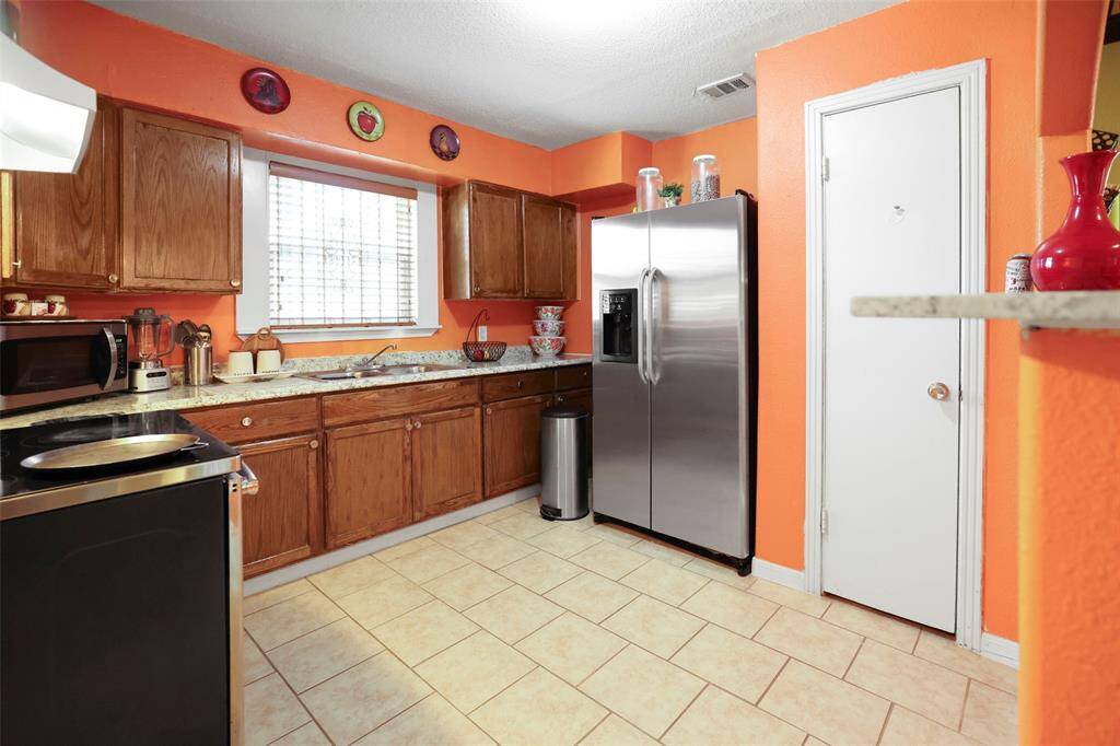 Plenty of cabinets in the kitchen