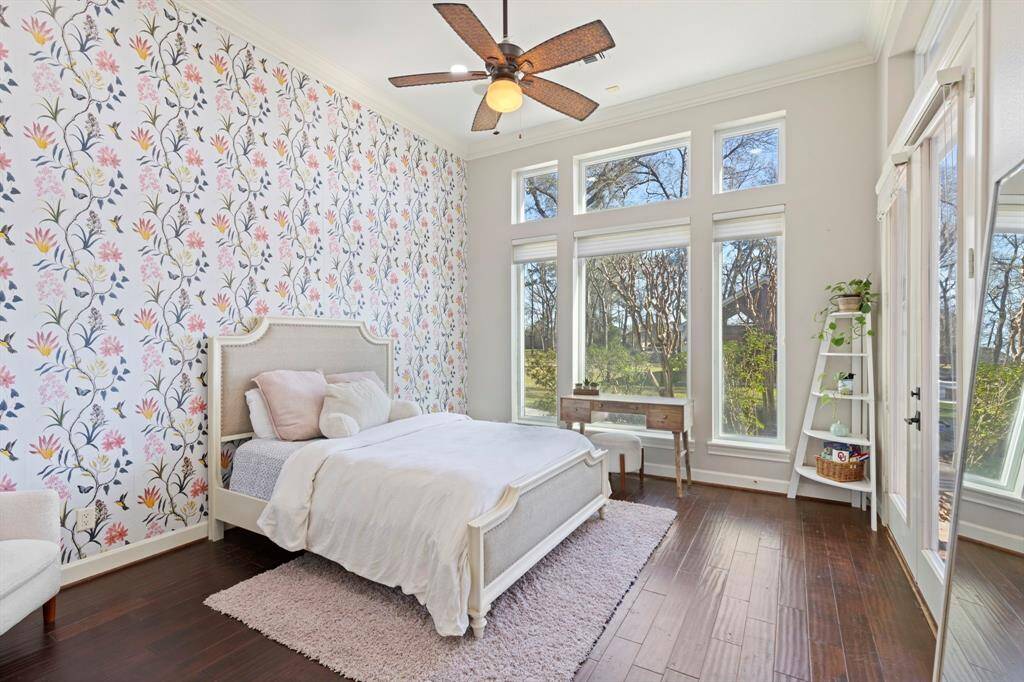 This second downstairs primary with private access to the patio and expansive windows frame nature’s artwork, ensuring every morning greets you with a masterpiece. The airy space invites tranquility, perfect for dreaming big while sipping your morning brew. This room isn't just a place to rest—it's a daily escape.