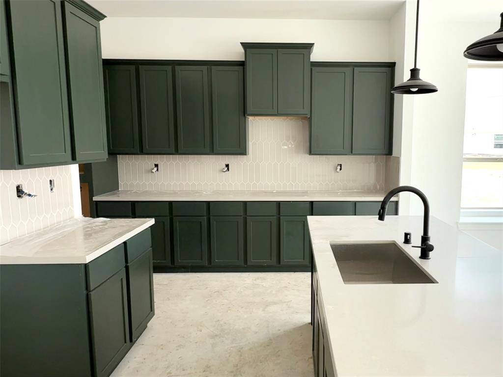 Step into this elegant kitchen, and you’ll find more than just a place to cook; you’ll discover a sanctuary that reflects your style and spirit.