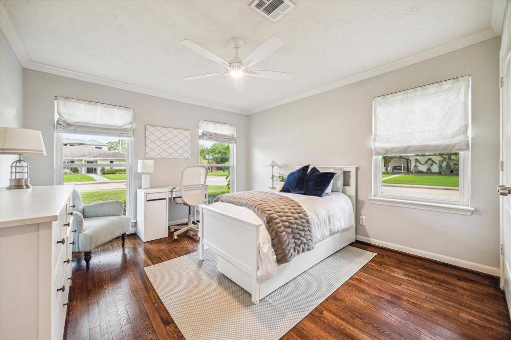 Secondary bedroom. with tons of natural light.