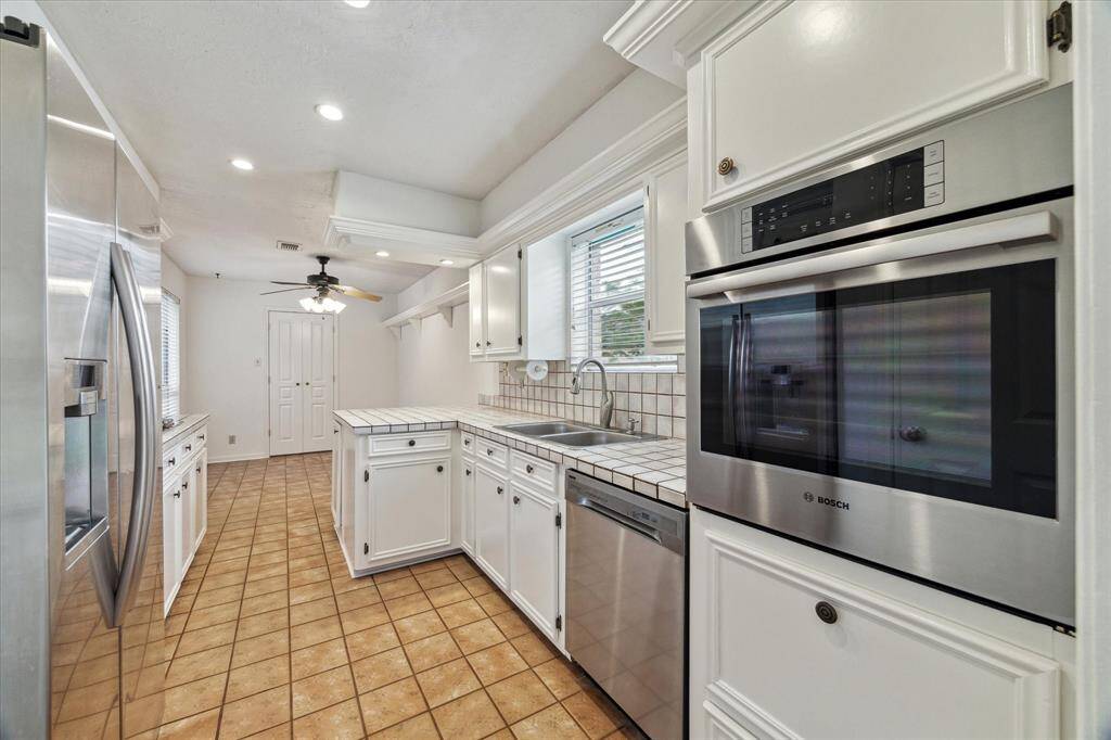 Fresh painted kitchen with newly replaced stainless steel appliances. Samsung Fridge stays with home.