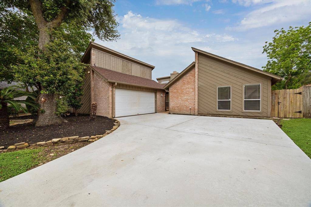 One story home with 3 bedrooms, 2 baths and added flex rooms!