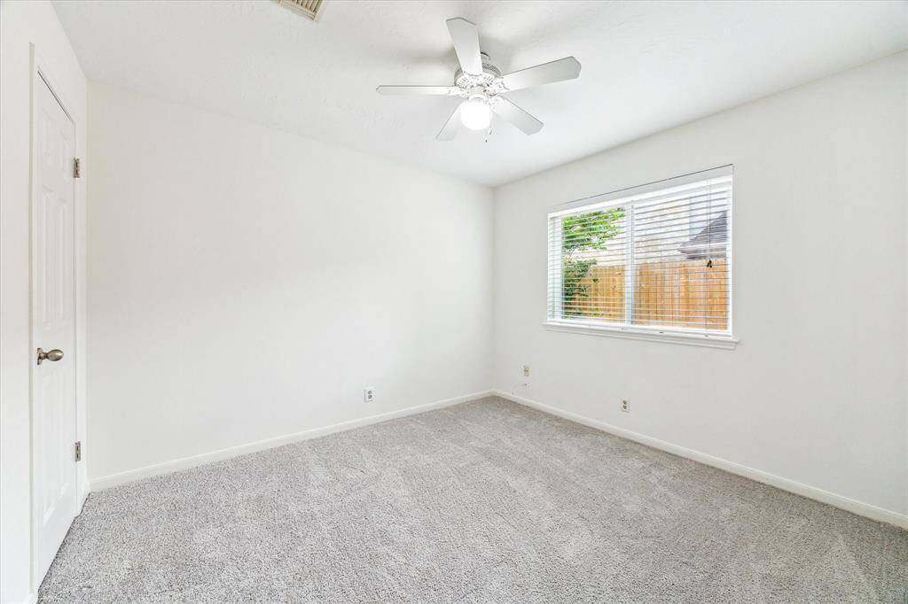 Second bedroom, new carpet