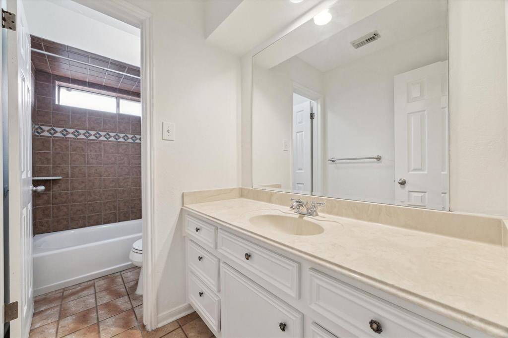 2nd bathroom