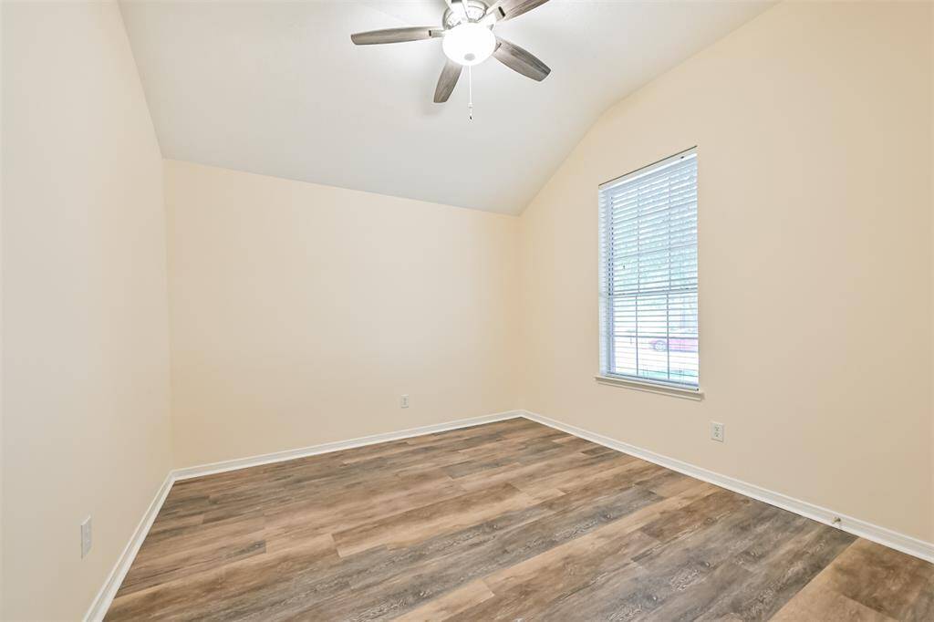 Front bedroom (bedroom #2)