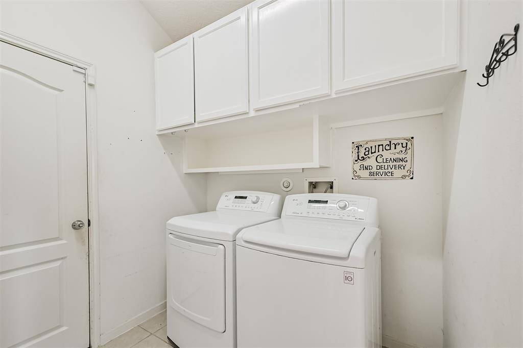 Indoor utility room off garage