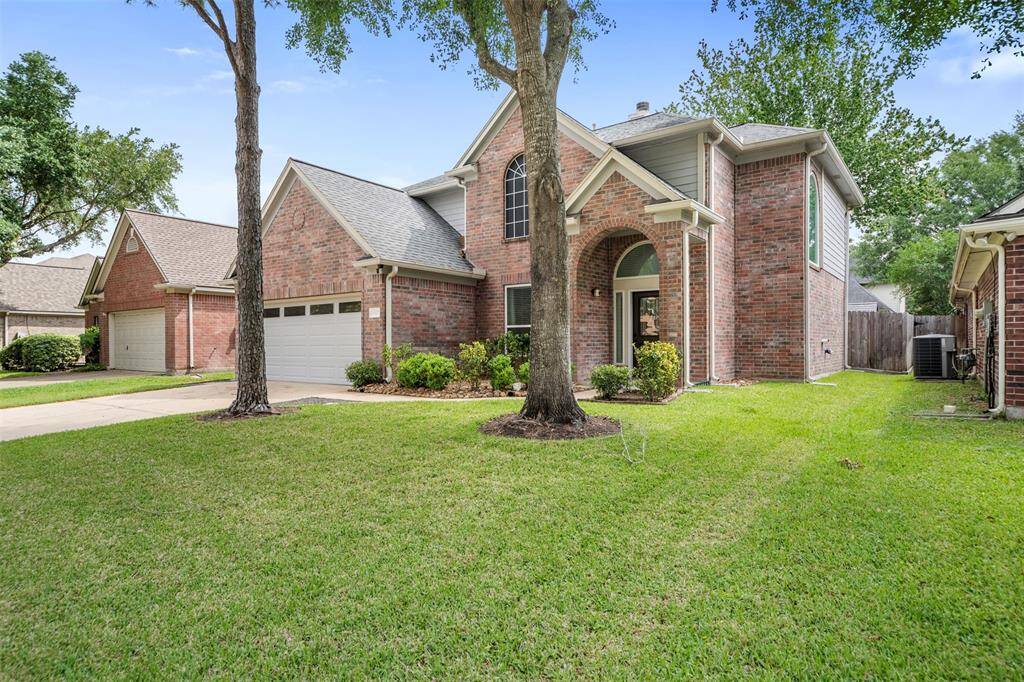 Imagine enjoying a neighborhood filled with friendly neighbors, where a strong sense of community makes you feel right at home. With an abundance of amenities just around the corner, there’s always something to do. Whether you're out for a leisurely stroll, meeting new friends, or taking advantage of the local amenities, this is a place where every day feels special.