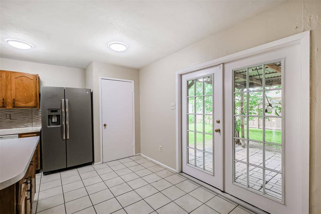 Kitchen/breakfast area with French doors to backyard