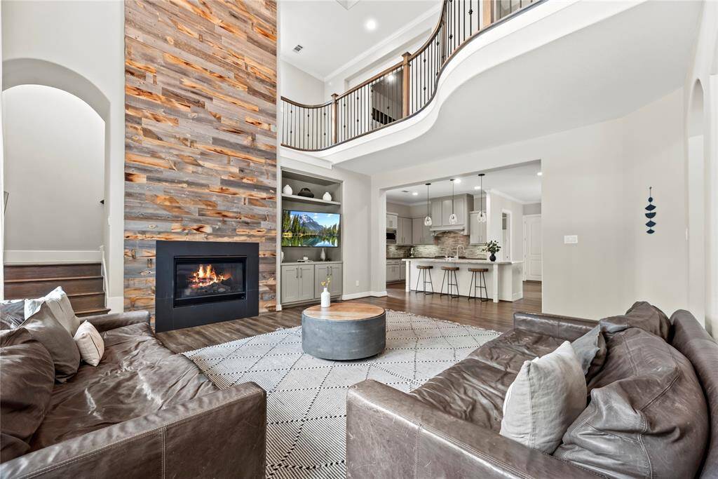 Entertaining is a cinch with an open floor plan. Watch the game in the living room, while others gather in the kitchen around the spread of appetizers, chips, and dip.