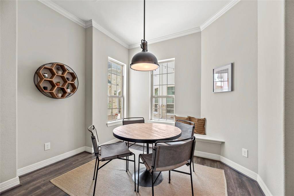 Fashioned with an incredibly tidy breakfast nook, there is plenty of room for traditional morning fare of pancakes, fresh fruit, and hot coffee. Laugh with your loved ones, as you enjoy eating a plate of homemade goodness!