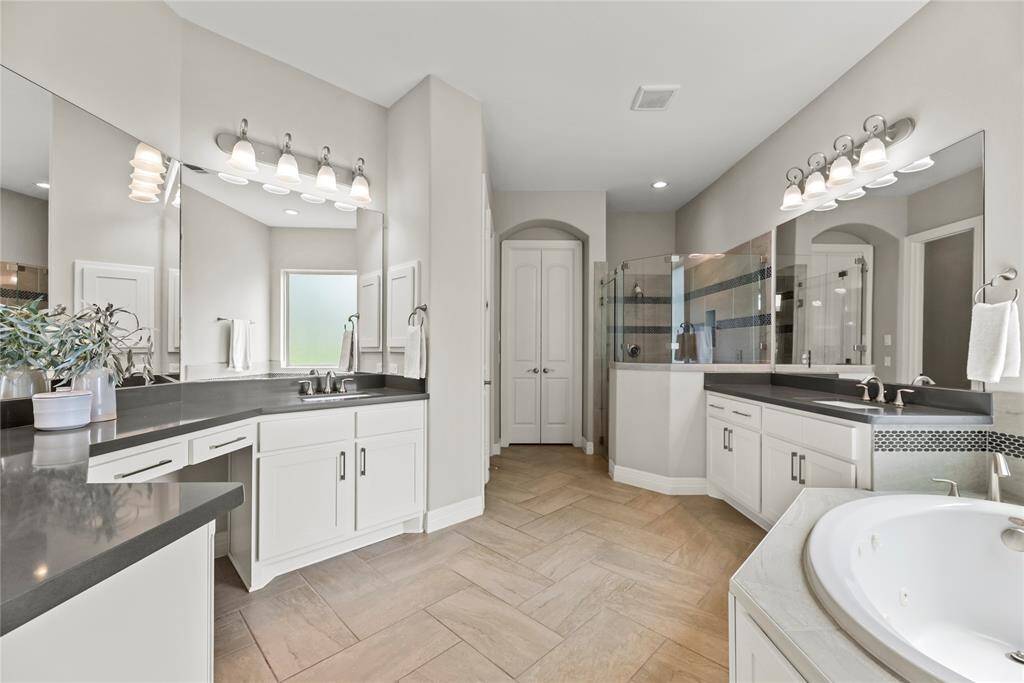 Every primary bedroom needs an en suite with class and sophistication! Delivering ample quantities of both, this spa-like sanctuary is well-equipped for the most glamourous of self-care routines.