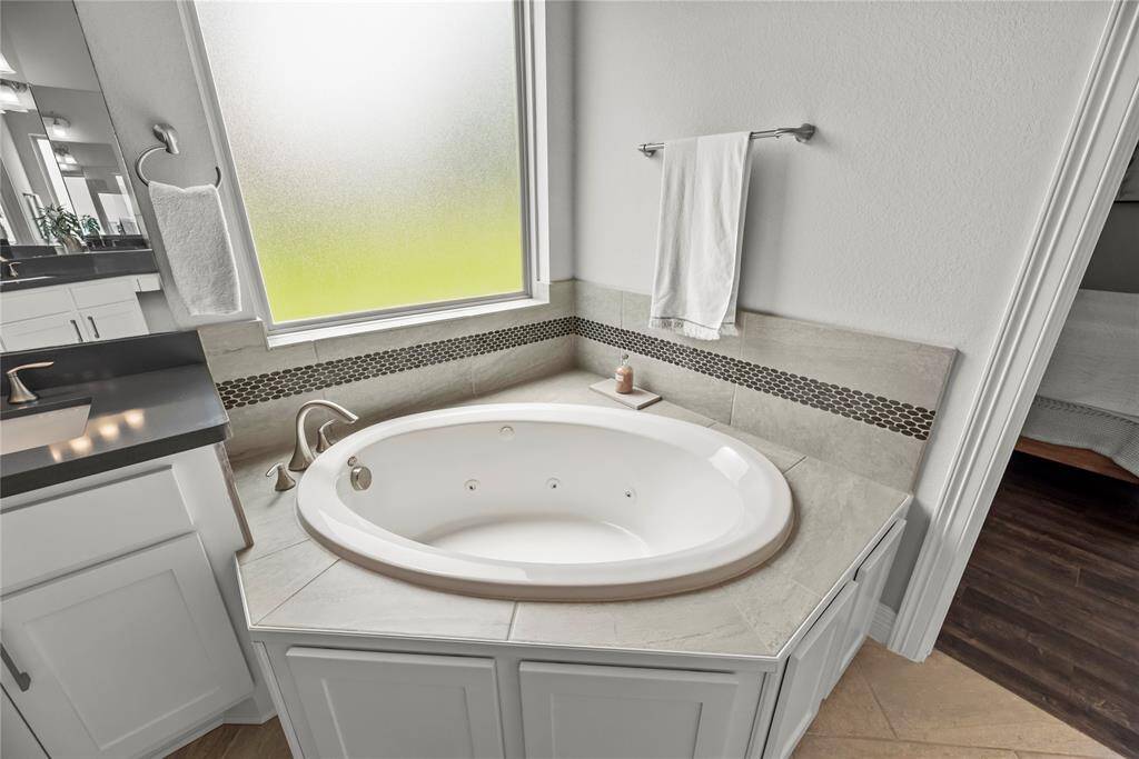 Dreams are made of your favorite champagne and scented bubble baths! Enjoy meditation music and indulge your desires, while you relish in the relaxing massage of the jetted tub!