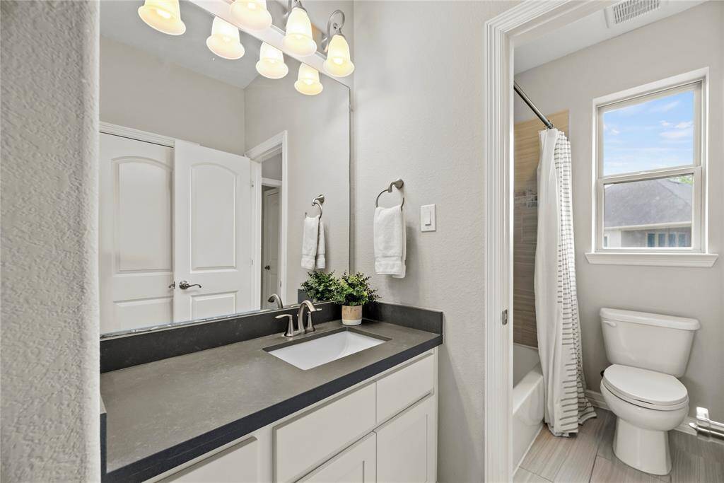 Jack-and-Jill bathrooms are especially welcome additions to any home with multiple children, guests, or harmlessly quarrelsome family members! Everyone gets what they need and want with an abundant choice of options.