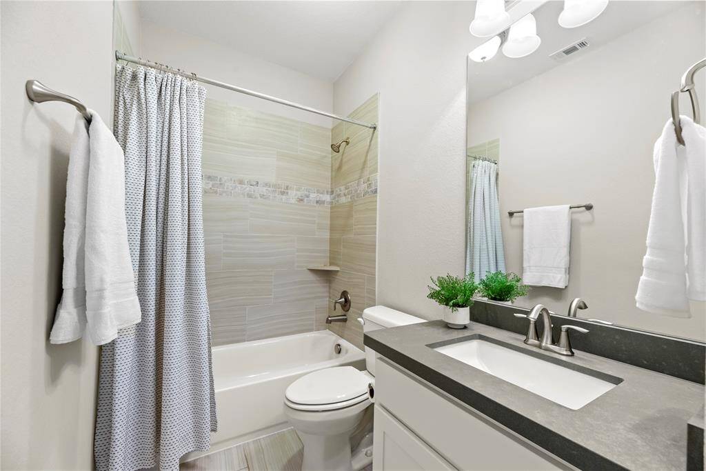 Multiple shower and tub combinations in the home make life easier and more gratifying. Guests are sure to appreciate the convenience of multiple bathing and grooming options.