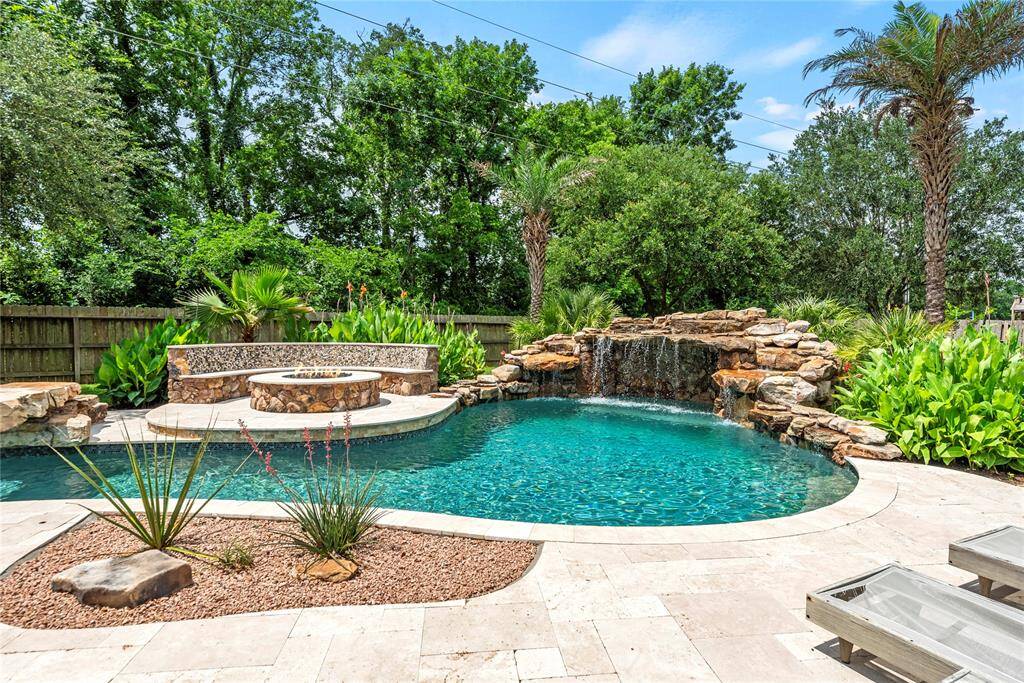 During the day, lounge by the pool with a new best-selling book or relax in the spa. Either way, take some “me-time” and pamper yourself!