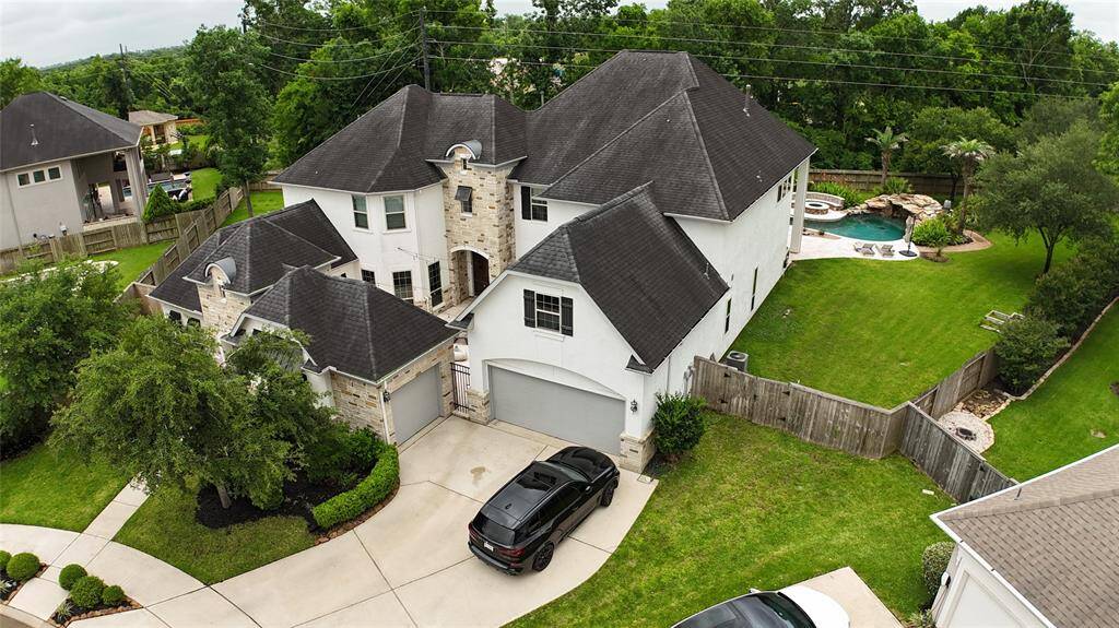 With its serene surroundings and prime location, it’s a rare gem in one of Sienna’s most sought-after neighborhoods.