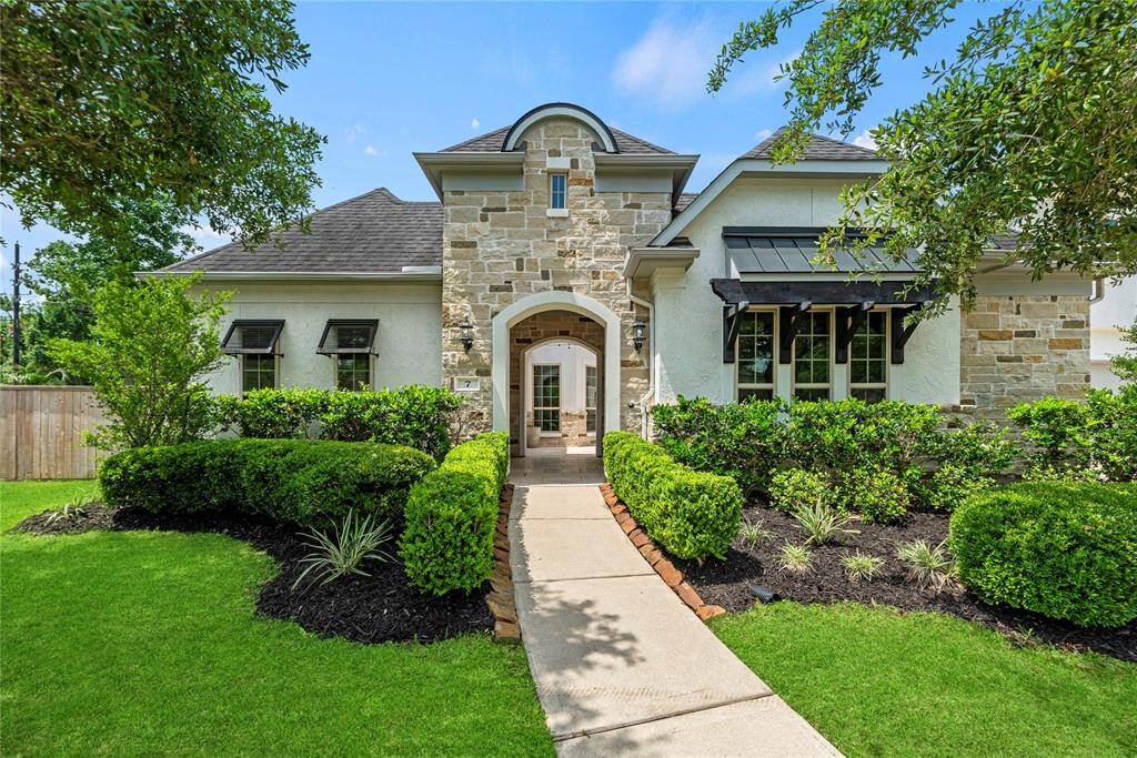 Professionally constructed in 2016 by Taylor Morrison, you can take it easy every day in this massive 5,312sqft property.
