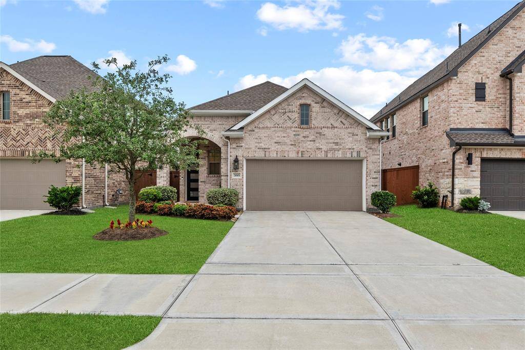 Welcome to 7015 Winterberry Glen Lane.