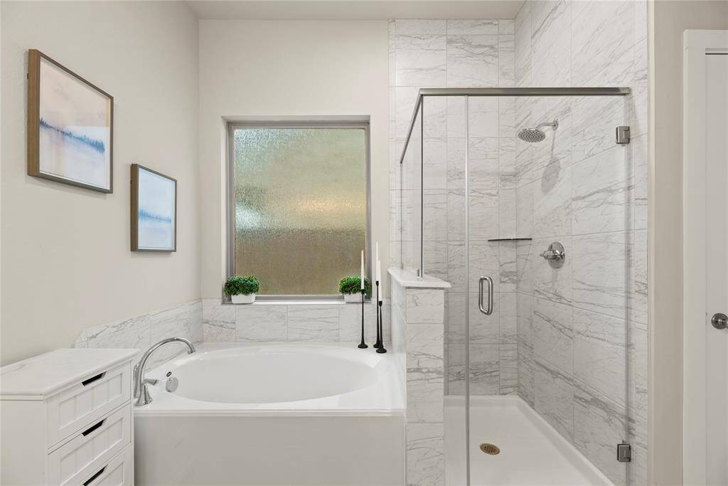 Soaking tub and separate shower in the primary.