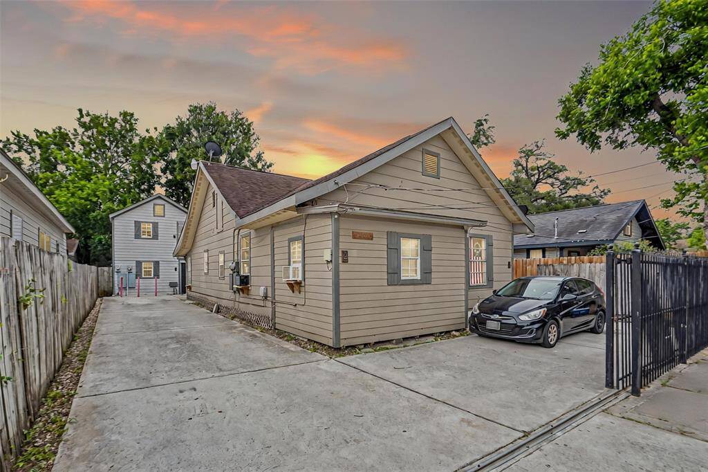Welcome to your next East End Revitalized investment four-plex featuring 2 buildings with 2 units each! Units 1 & 2 are in the front and units 3 & 4 are in the back.