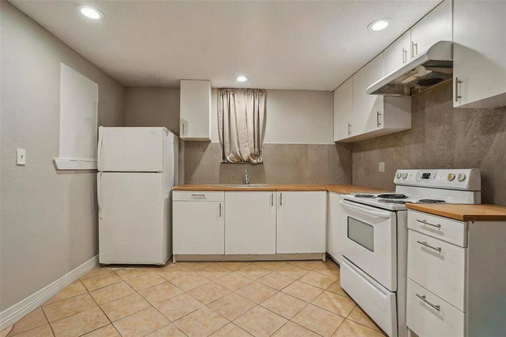 Unit 3 kitchen. [virtually removed all personal items to showcase space]