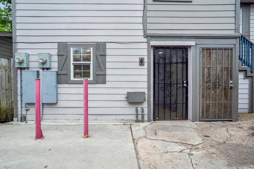 Unit 4 is hosted on the bottom floor of the back building.