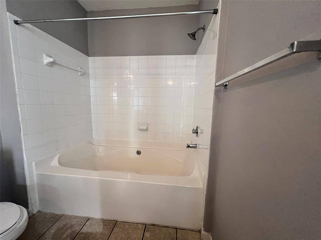 Enjoy the large soaking tub.