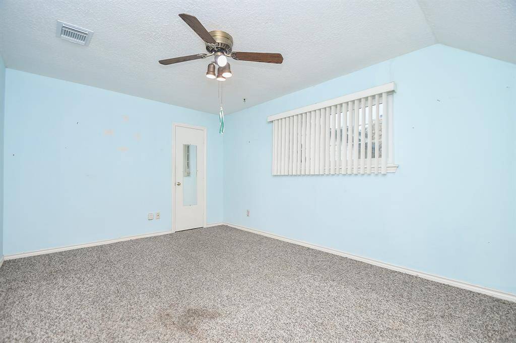 Secondary bedroom