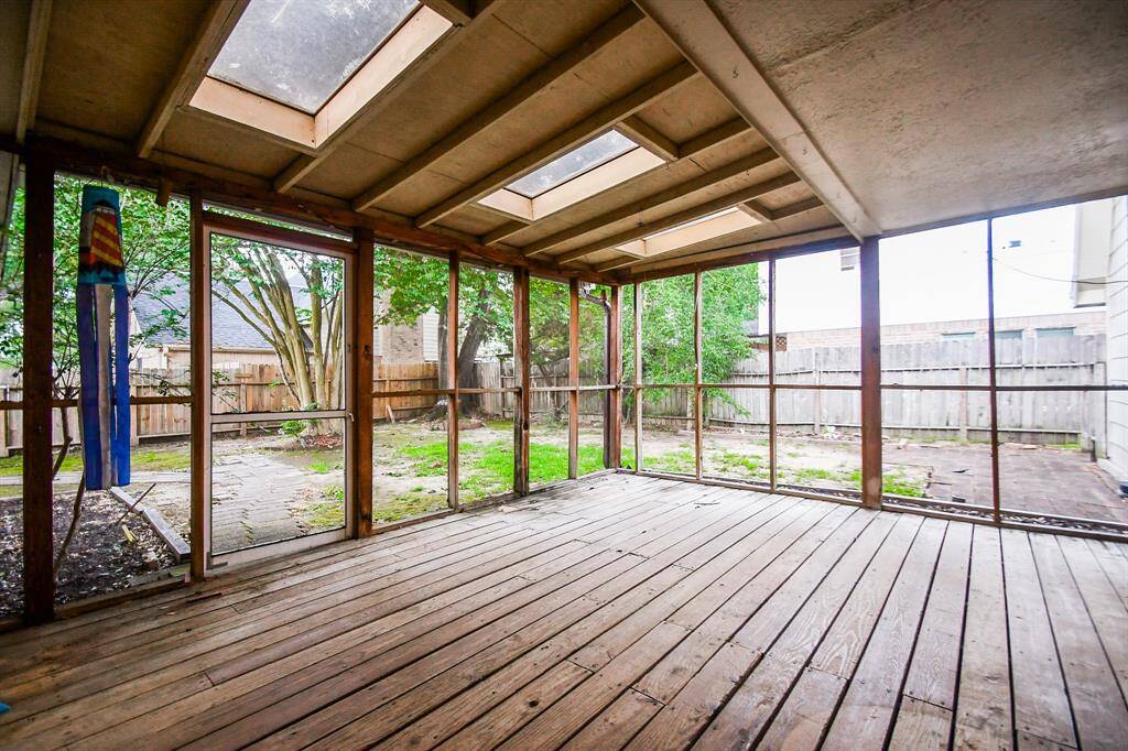 Covered patio, enclosed