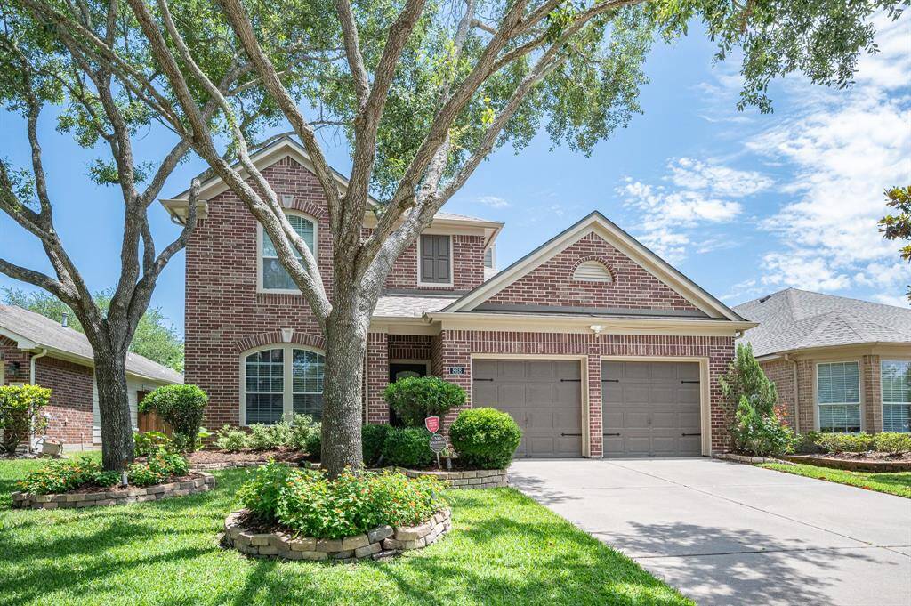 Located in the desirable Lakes of South Shore Harbour, this home offers an ideal setting and community.