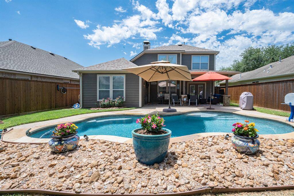 Discover your private backyard sanctuary, perfect for outdoor relaxation and entertaining!